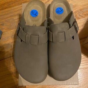 Brown Mules & Clogs